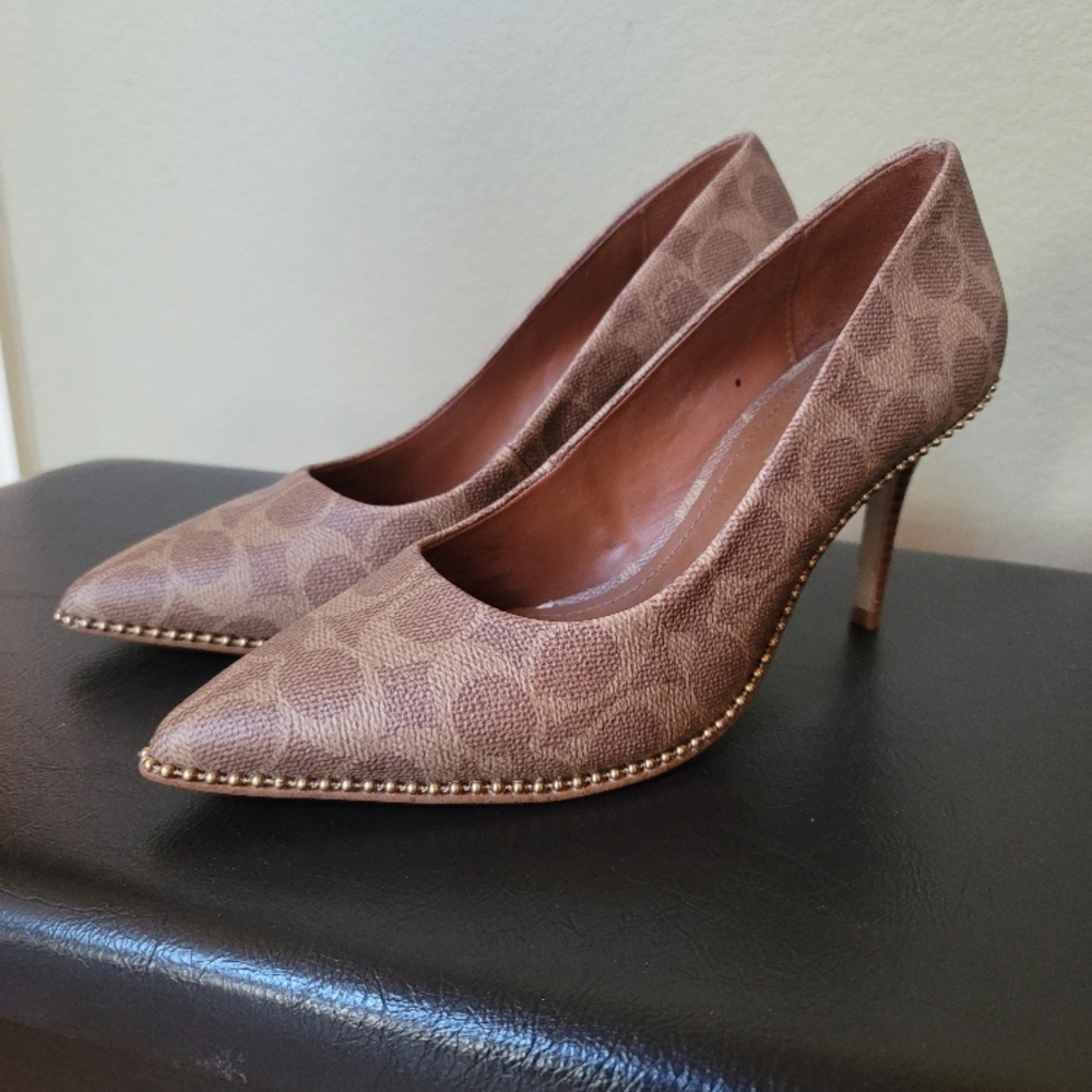 Coach Waverly SIG Pump Heels Tan Gold Studs